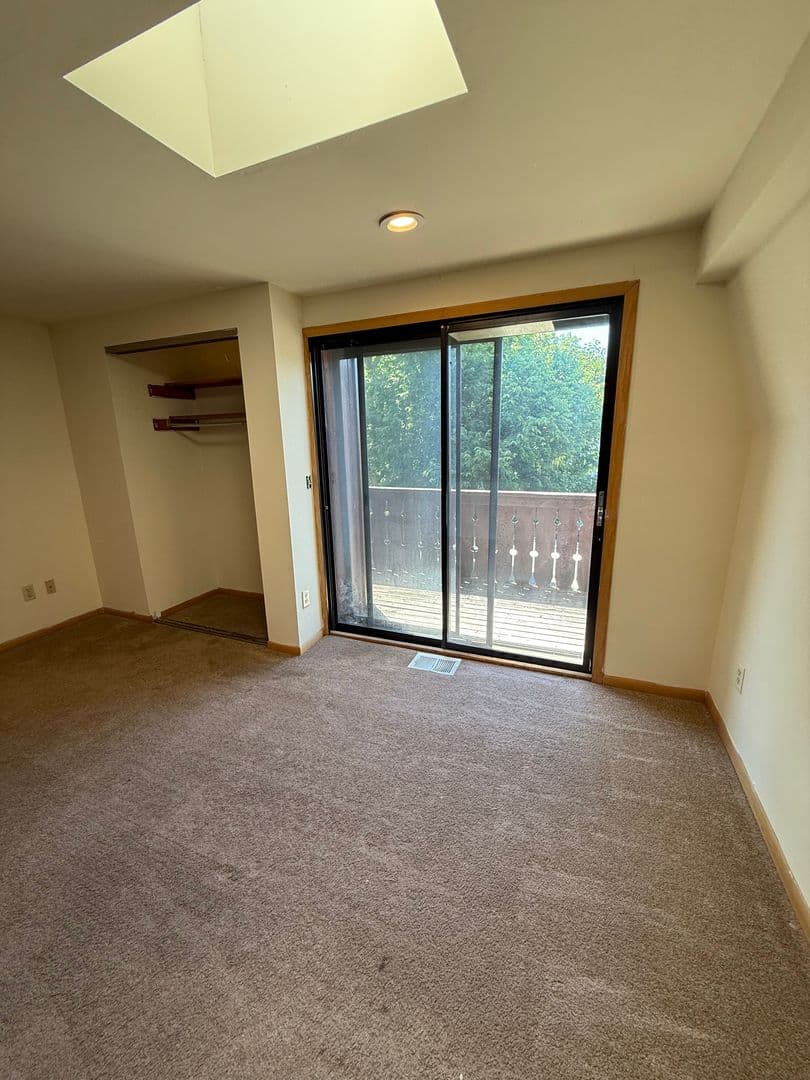 Columbus Apartment: 64 W. Northwood Avenue