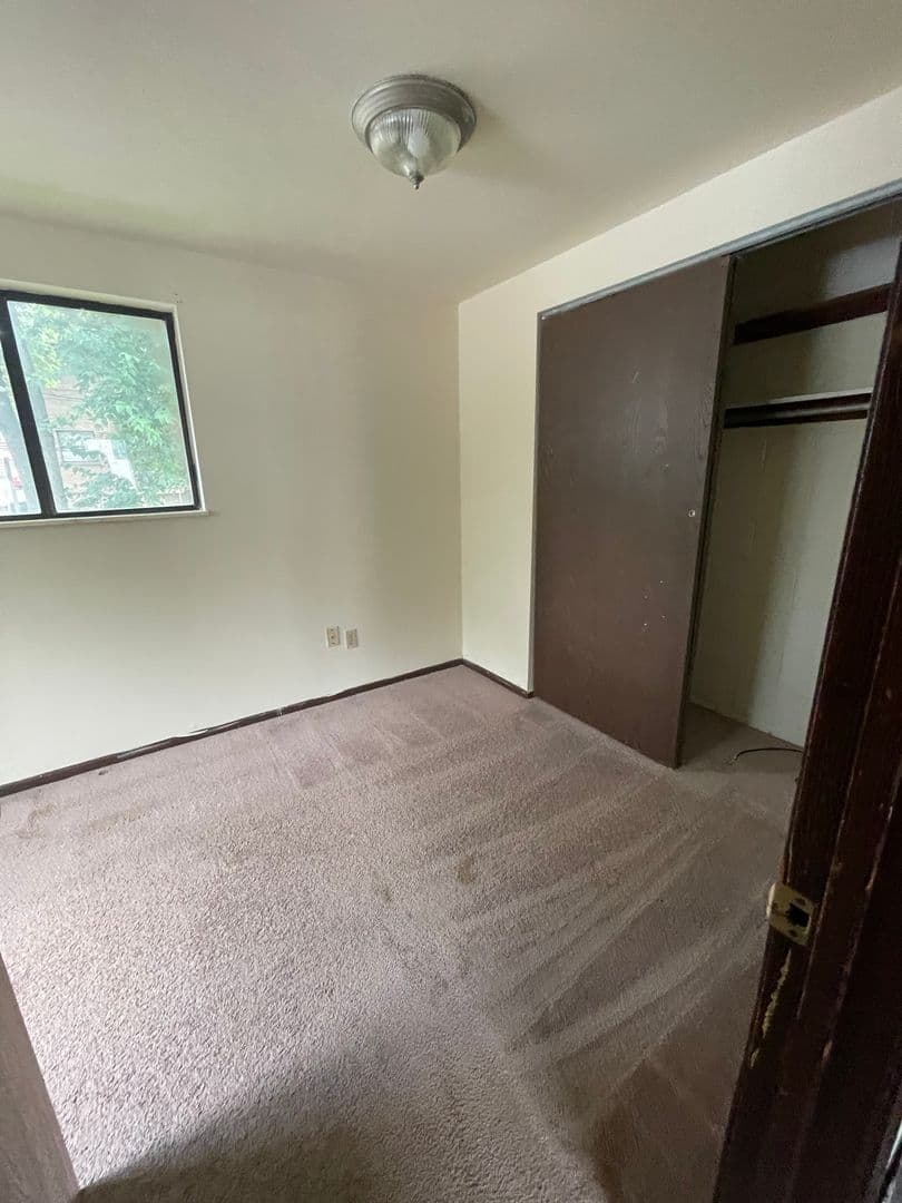 Columbus Apartment: 64 W. Northwood Avenue