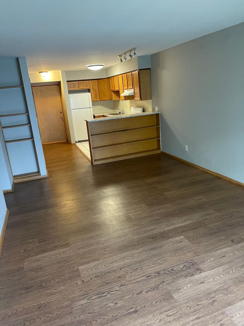 Columbus Apartment: 70 W. Northwood Avenue