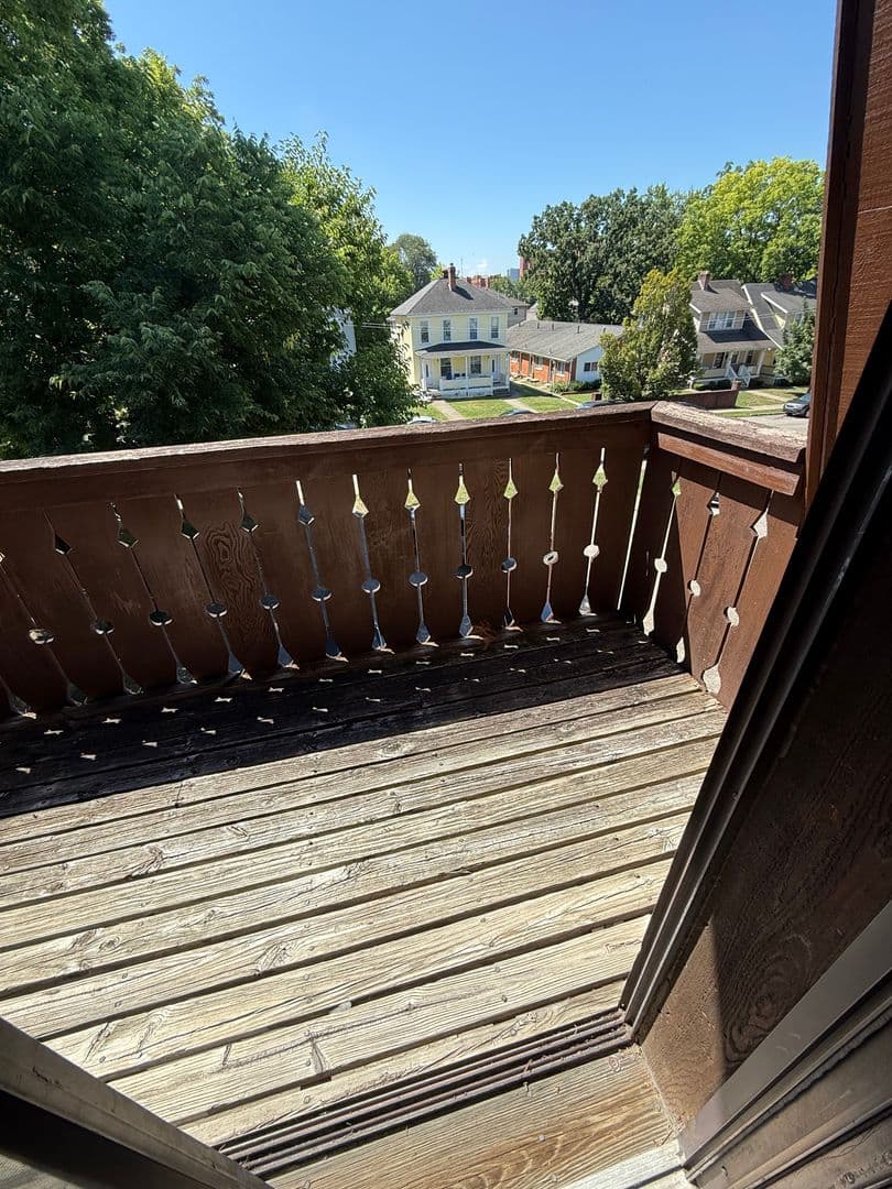 Columbus Apartment: 64 W. Northwood Avenue