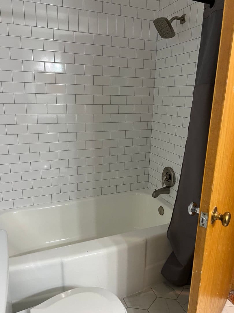Columbus Apartment: 70 W. Northwood Avenue