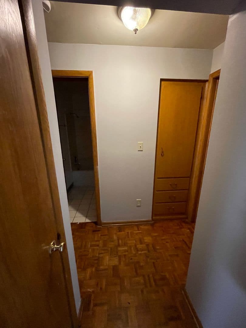 Columbus Apartment: 70 W. Northwood Avenue