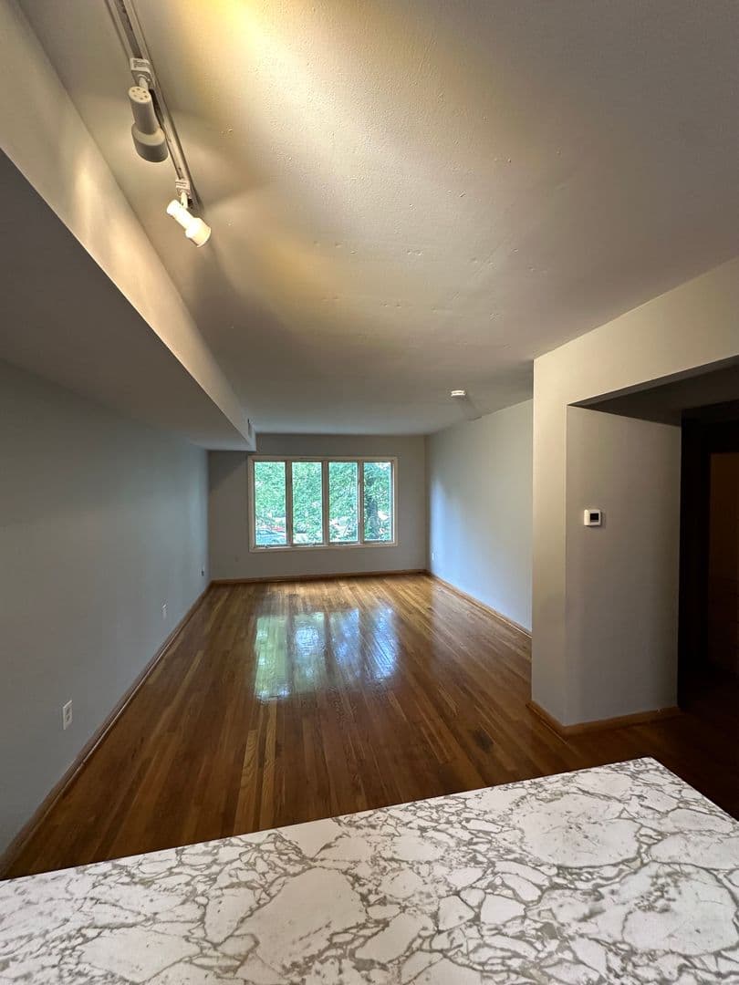 Columbus Apartment: 70 W. Northwood Avenue