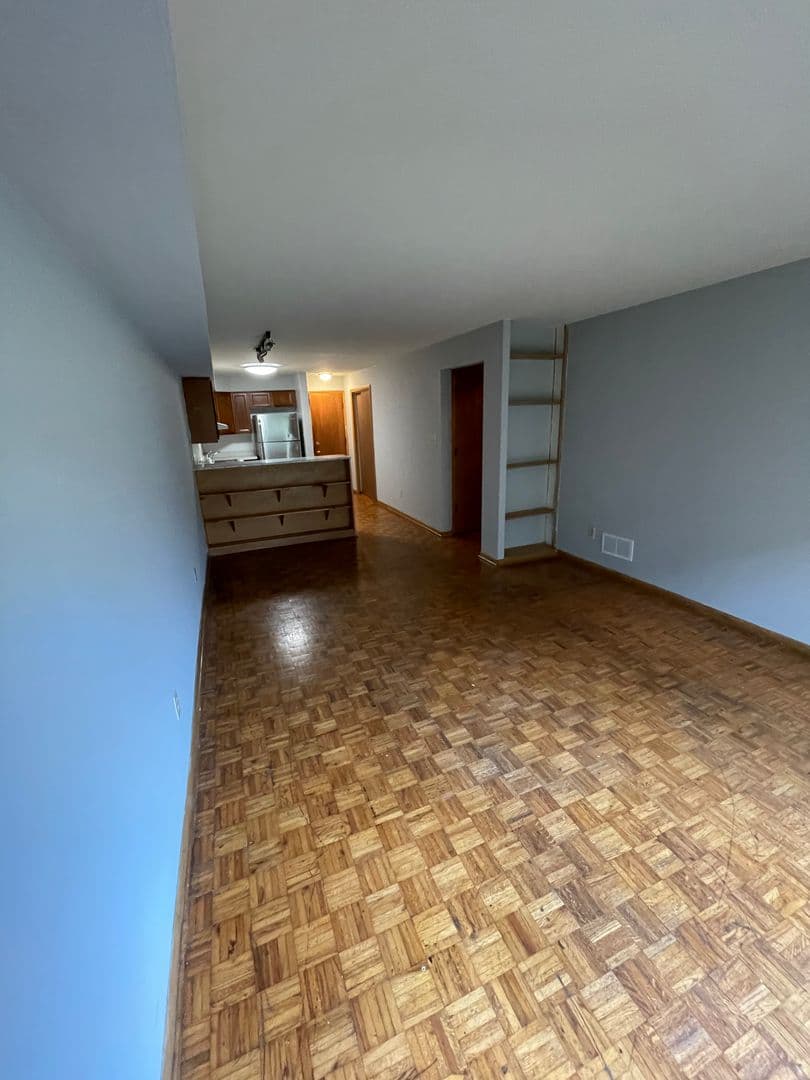 Columbus Apartment: 70 W. Northwood Avenue
