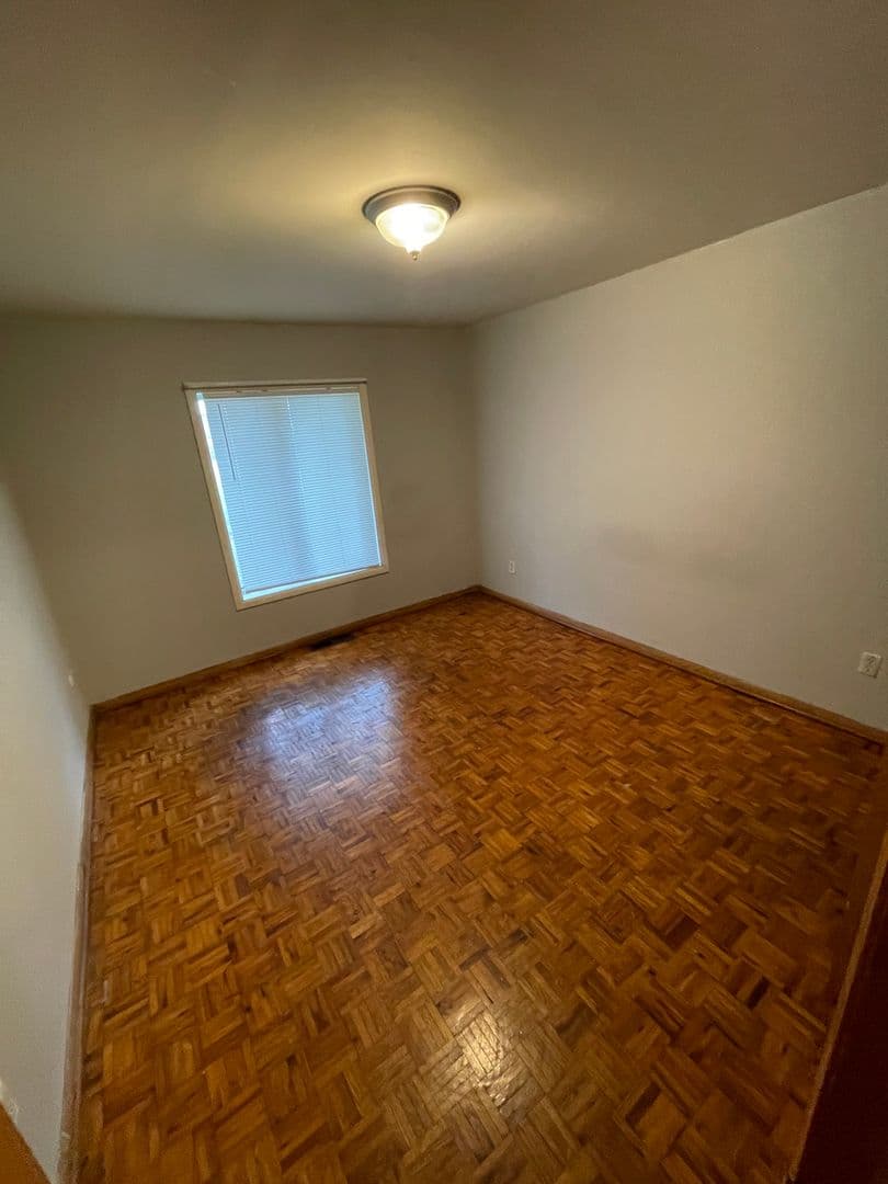 Columbus Apartment: 70 W. Northwood Avenue