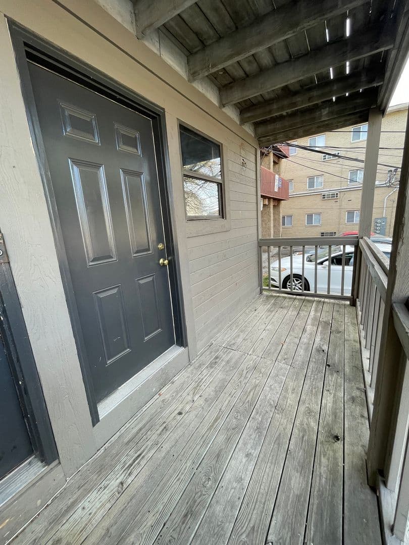 Columbus Apartment: 72 Chittenden Avenue