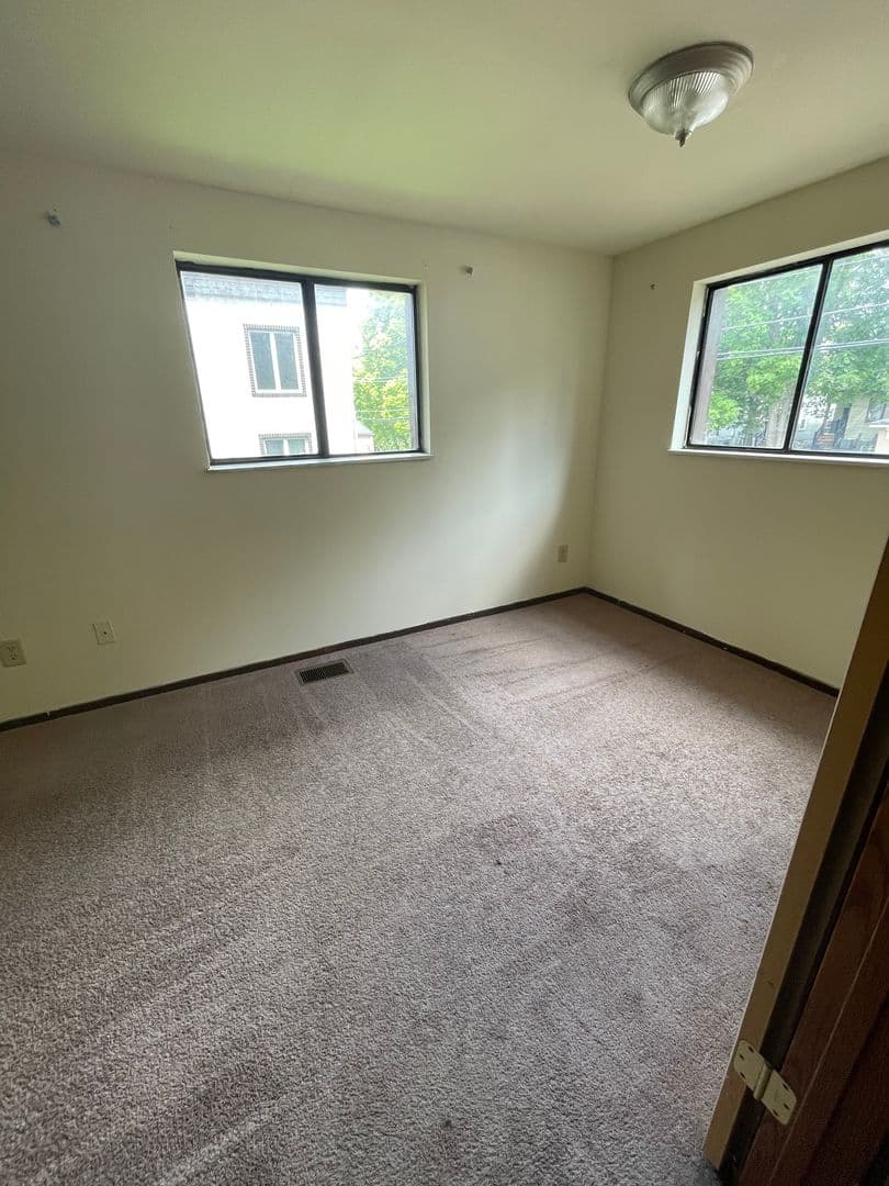Columbus Apartment: 64 W. Northwood Avenue