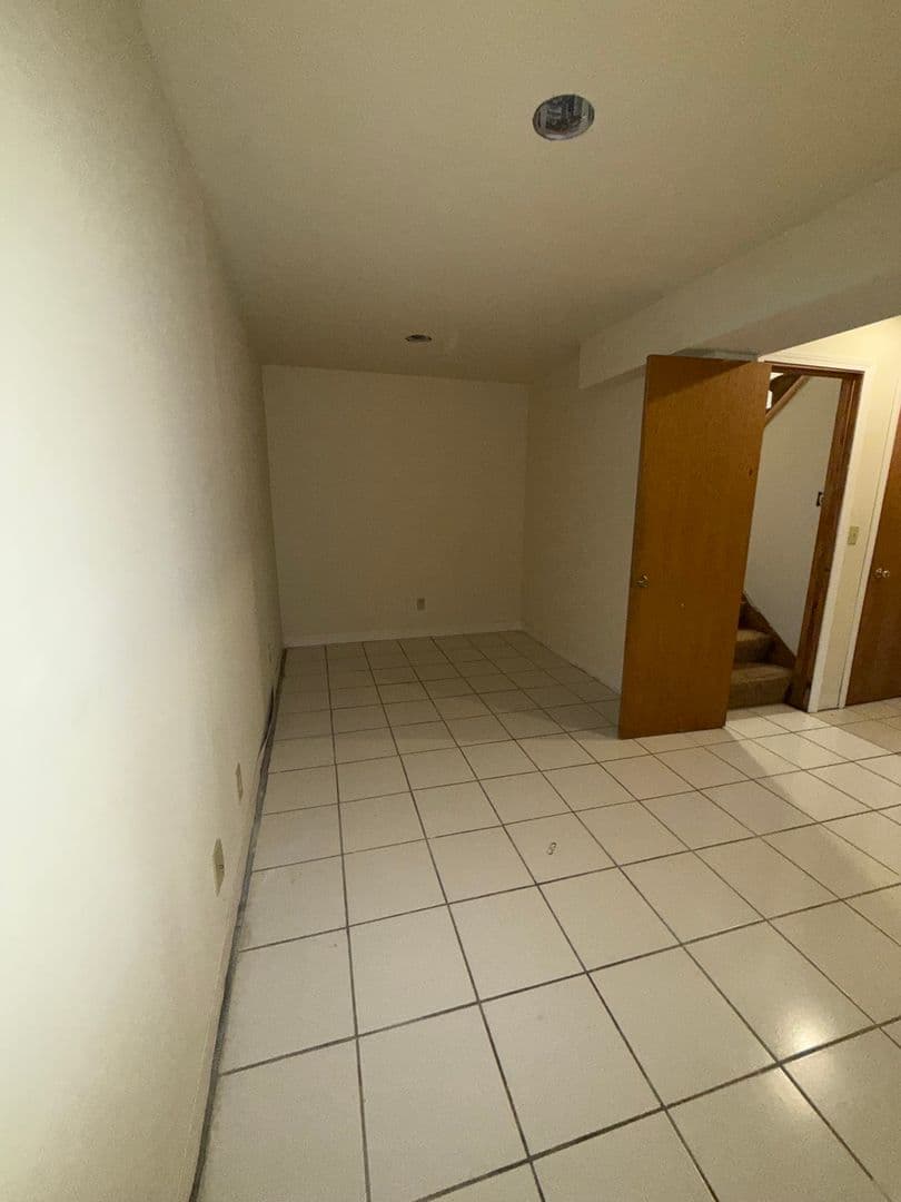 Columbus Apartment: 64 W. Northwood Avenue