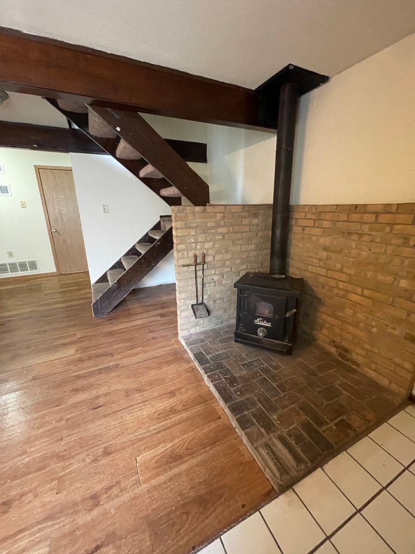 Columbus Apartment: 64 W. Northwood Avenue