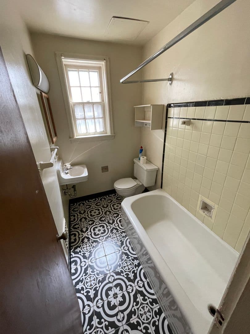 Columbus Apartment: 285 E 15th Avenue