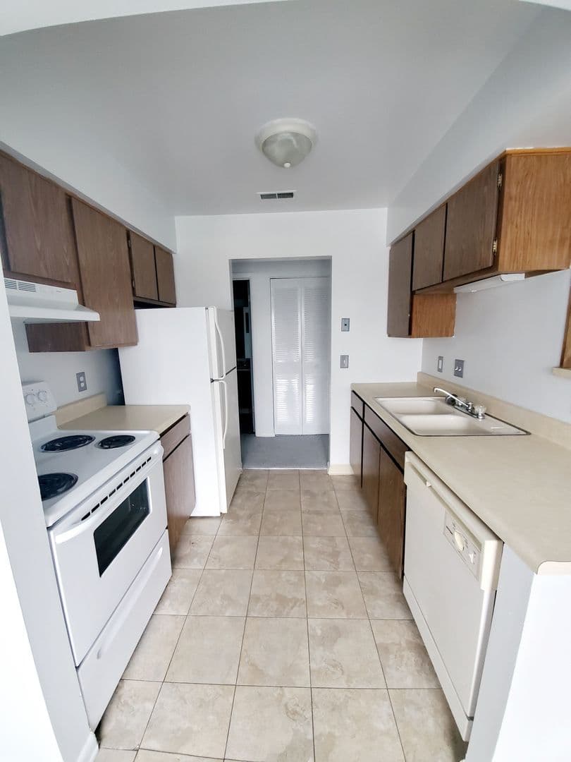 Muncie Apartment: 3601 N. Chadam Lane