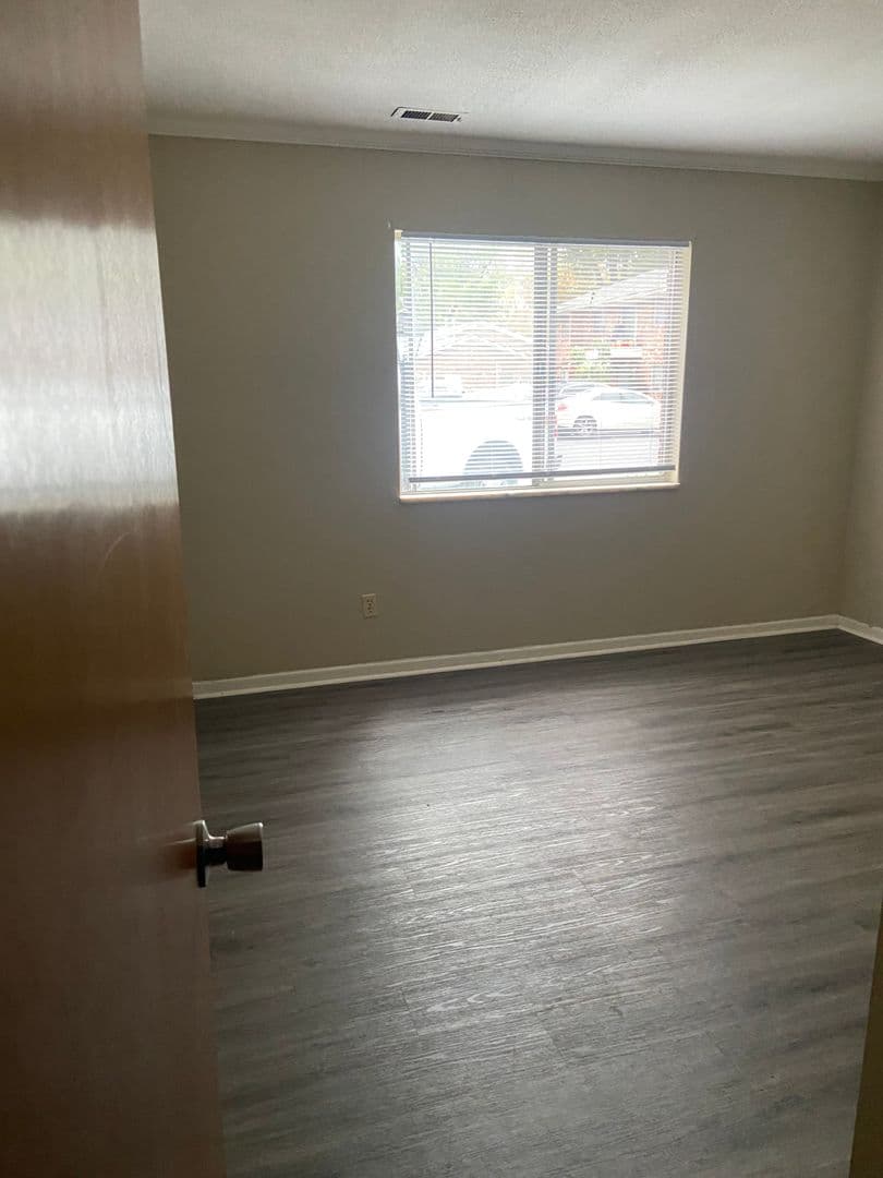 Anderson Apartment: 1312 W 8th St