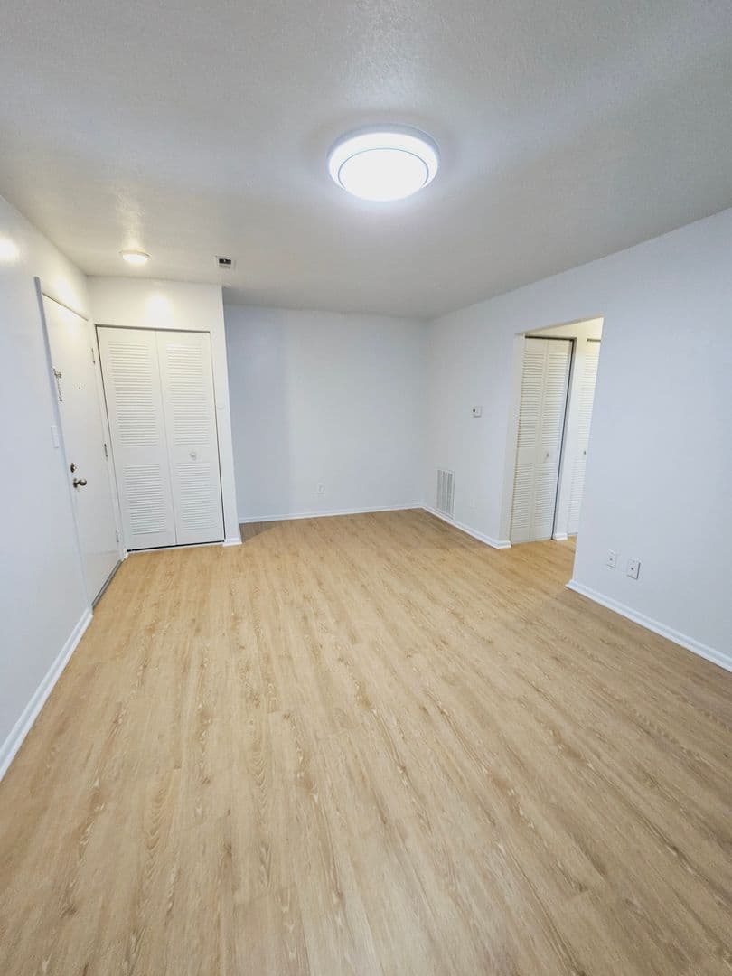 Muncie Apartment: 3601 N. Chadam Lane