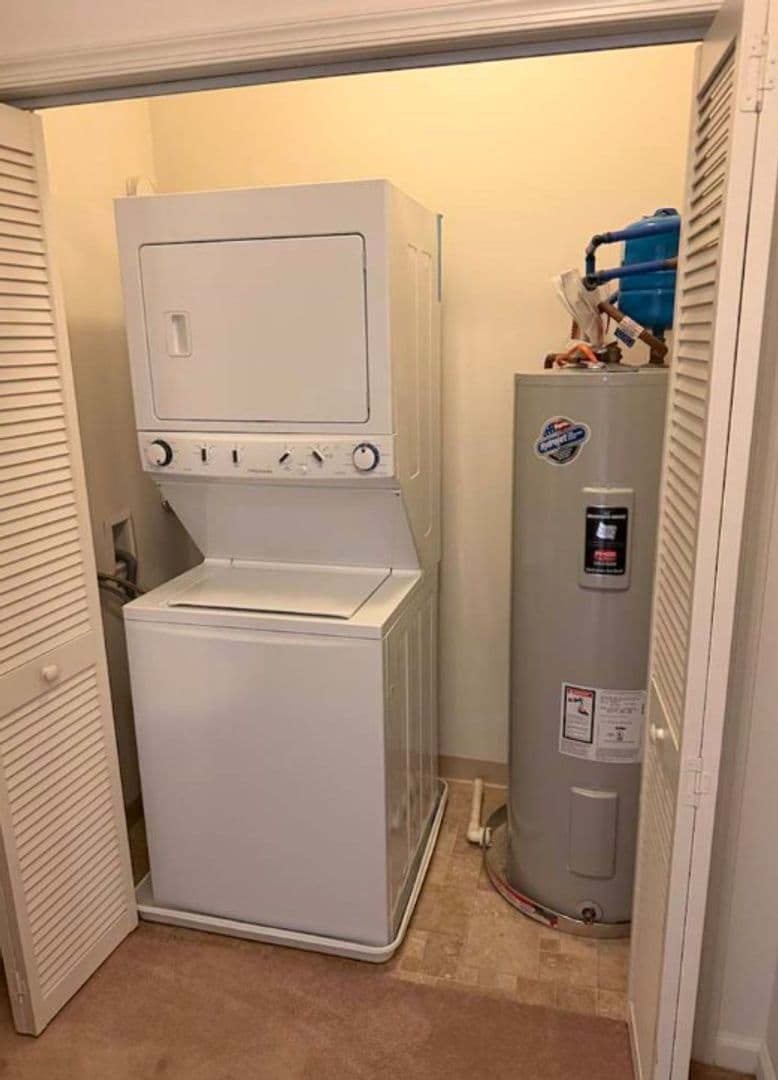 Clinton Apartment: 1 Park Drive