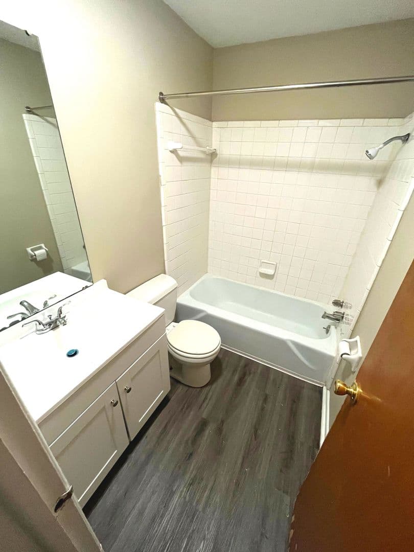 Anderson Apartment: 1312 W 8th St