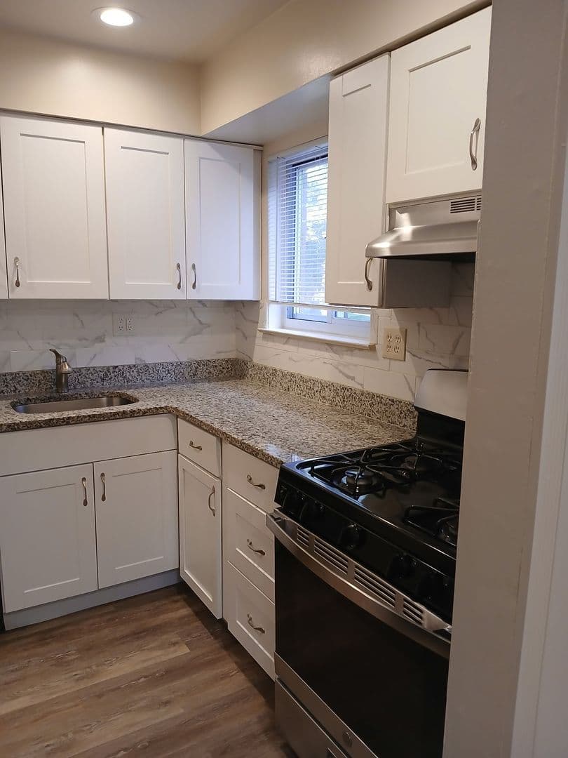 Bridgewater Apartment: 82-106 Finderne Avenue
