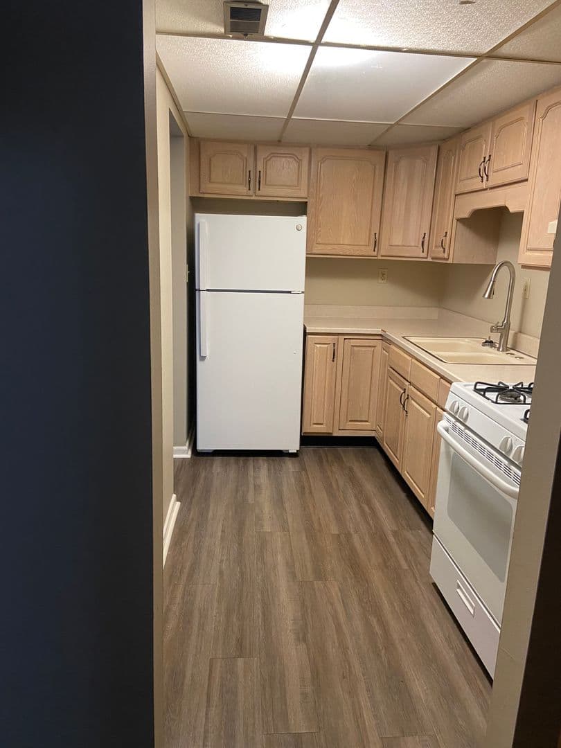 Anderson Apartment: 1312 W 8th St