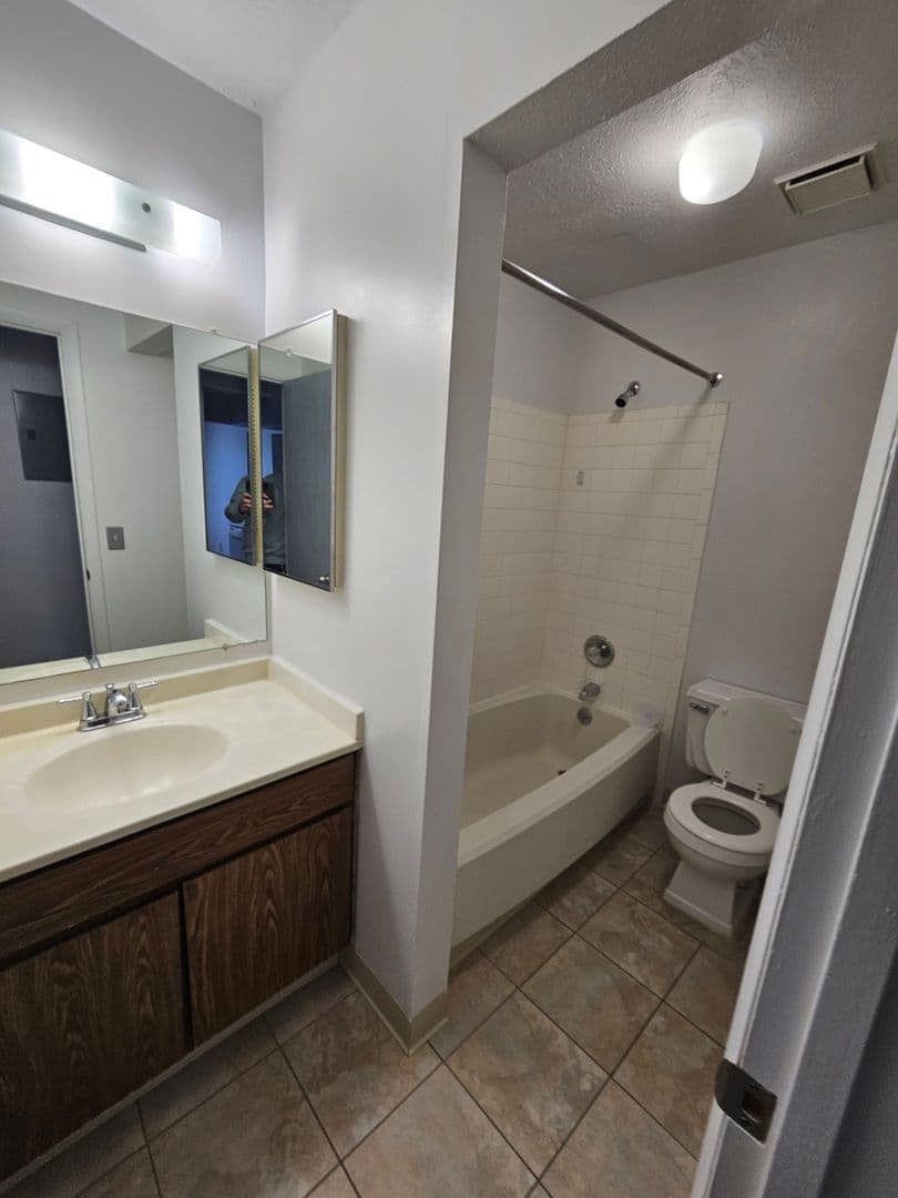 Muncie Apartment: 3601 N. Chadam Lane