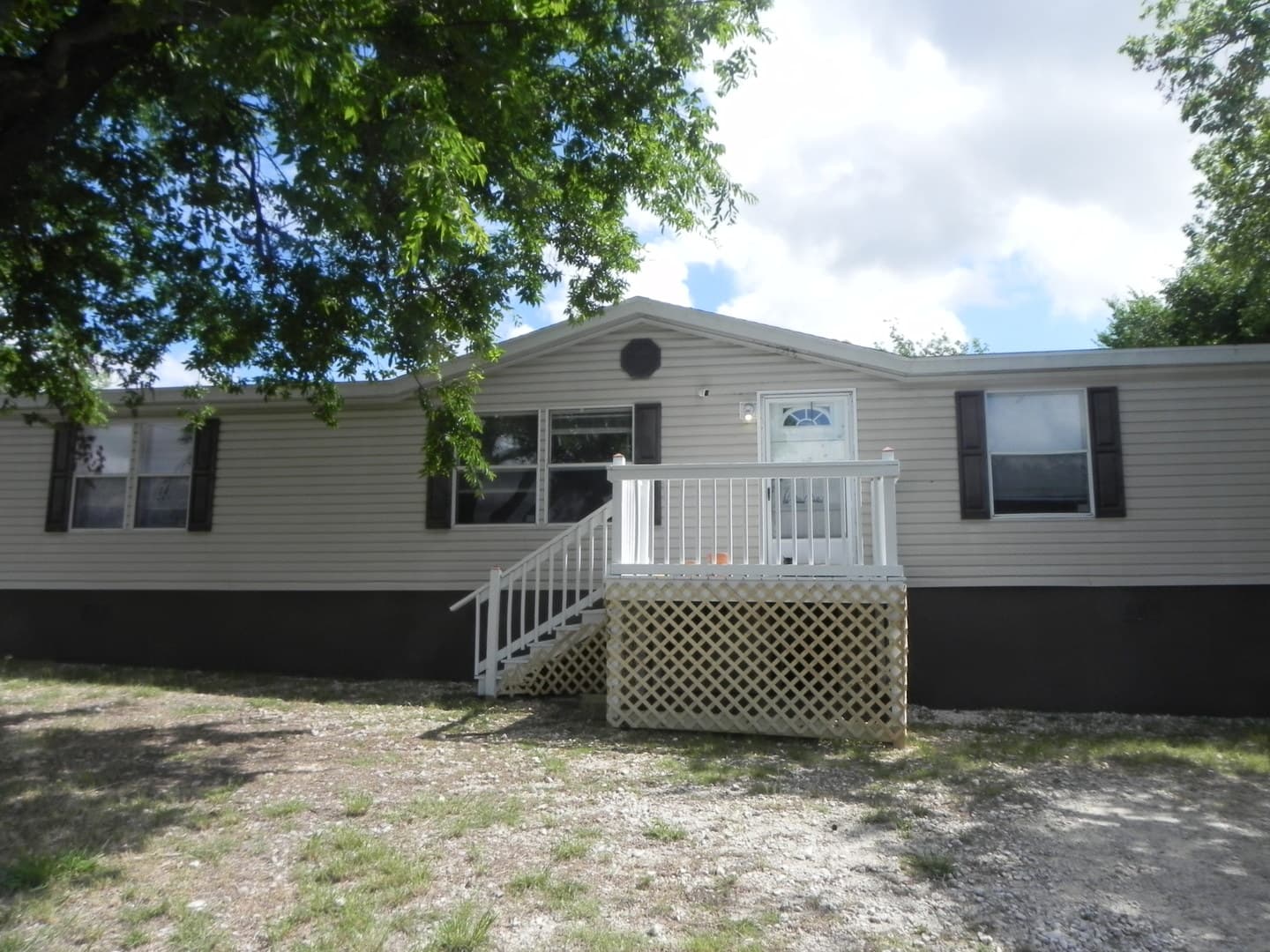 Gatesville House: 105 Golf Course Rd.