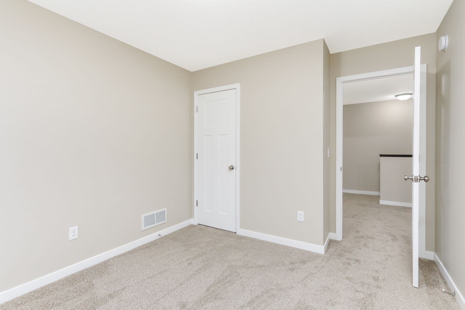 Otsego Townhome: 6044 Manchester Ave NE