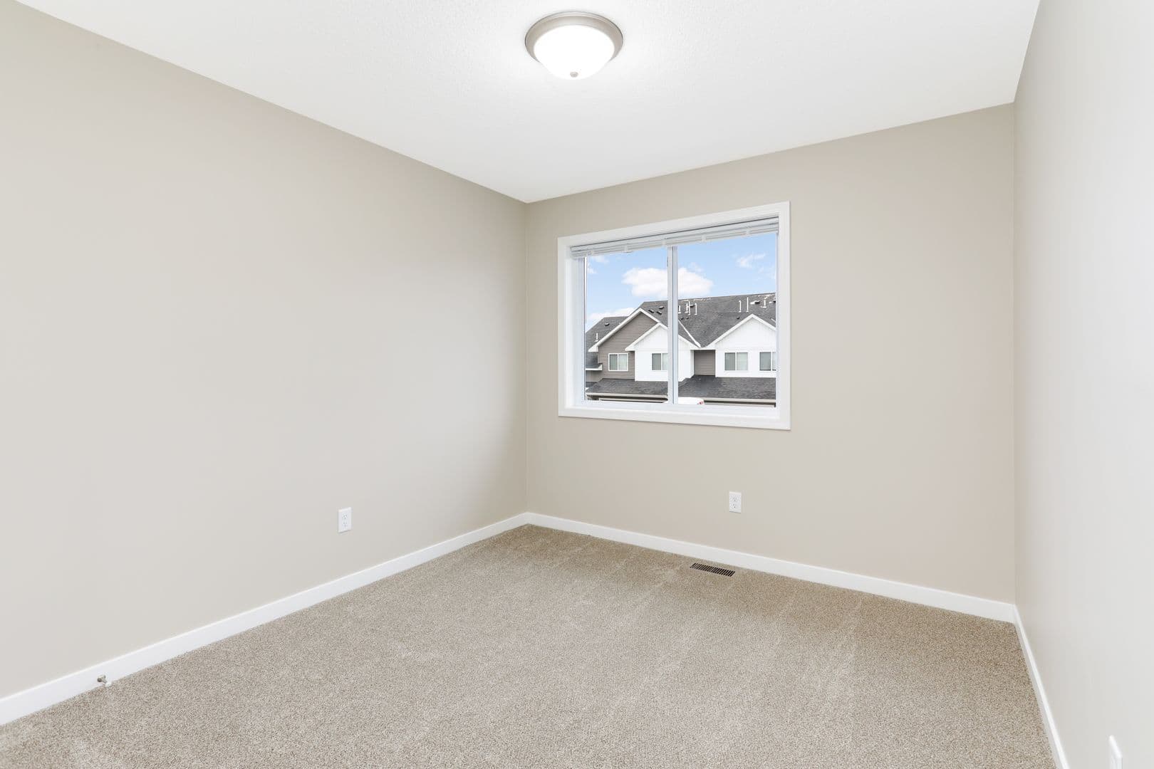 Otsego Townhome: 6044 Manchester Ave NE