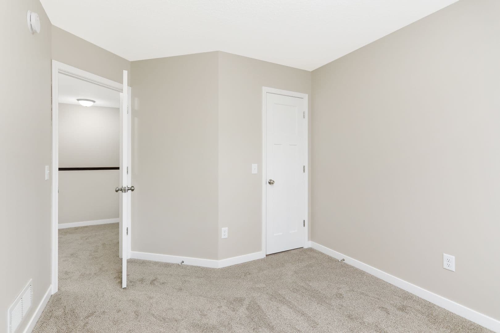 Otsego Townhome: 6044 Manchester Ave NE