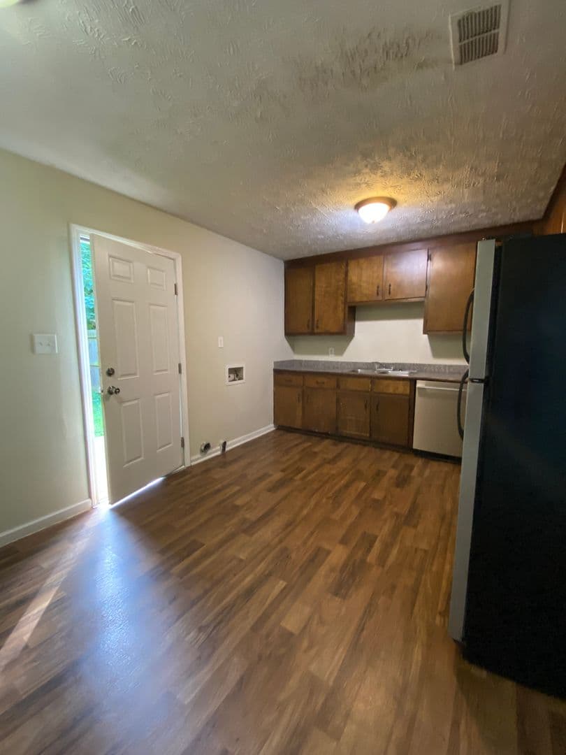 Athens Apartment: 150 Loblolly Dr