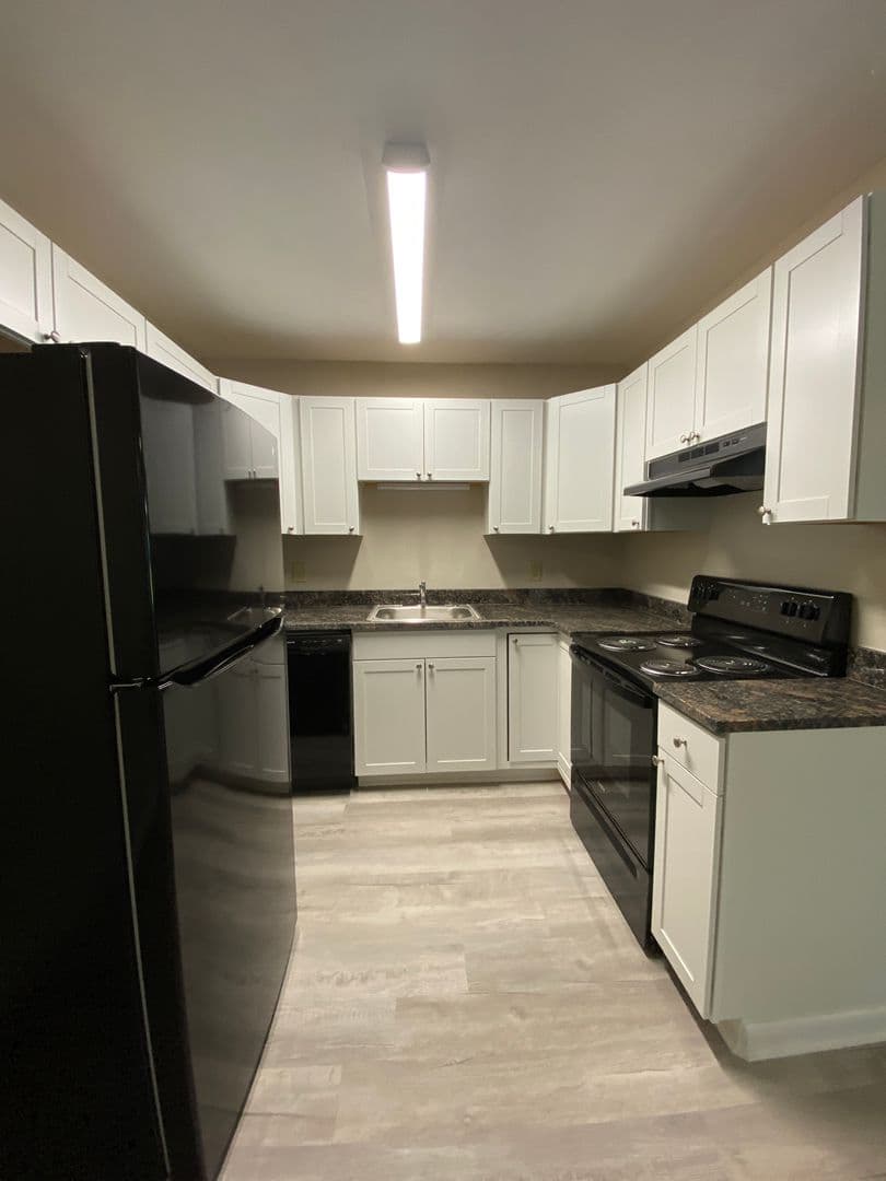 Athens Apartment: 2342 Airport Dr.