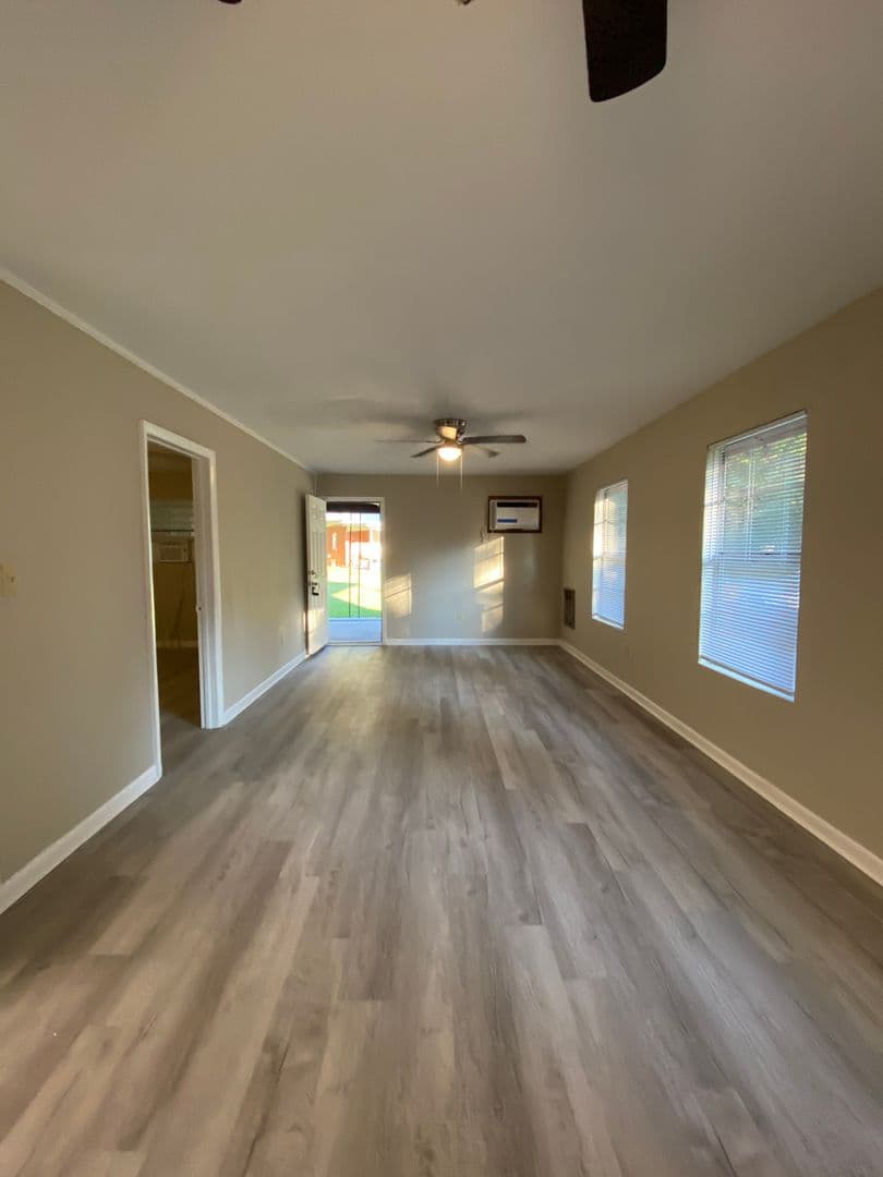 Athens Apartment: 2342 Airport Dr.