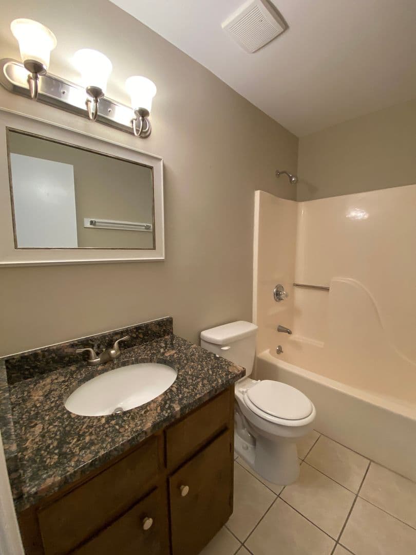 Athens Apartment: 105 Howell Way