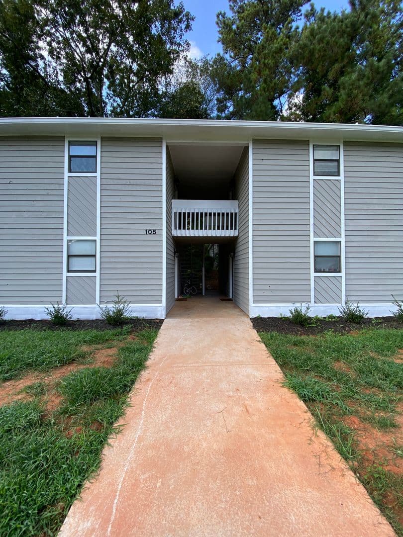 Athens Apartment: 105 Howell Way
