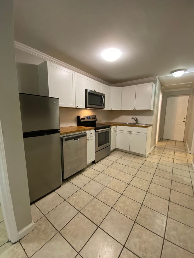 Athens Apartment: 361 Arch Street