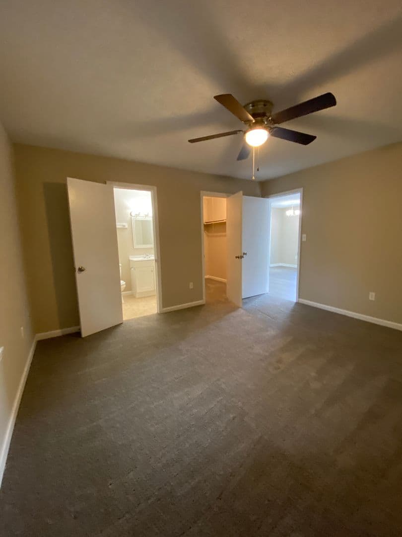 Athens Apartment: 105 Howell Way