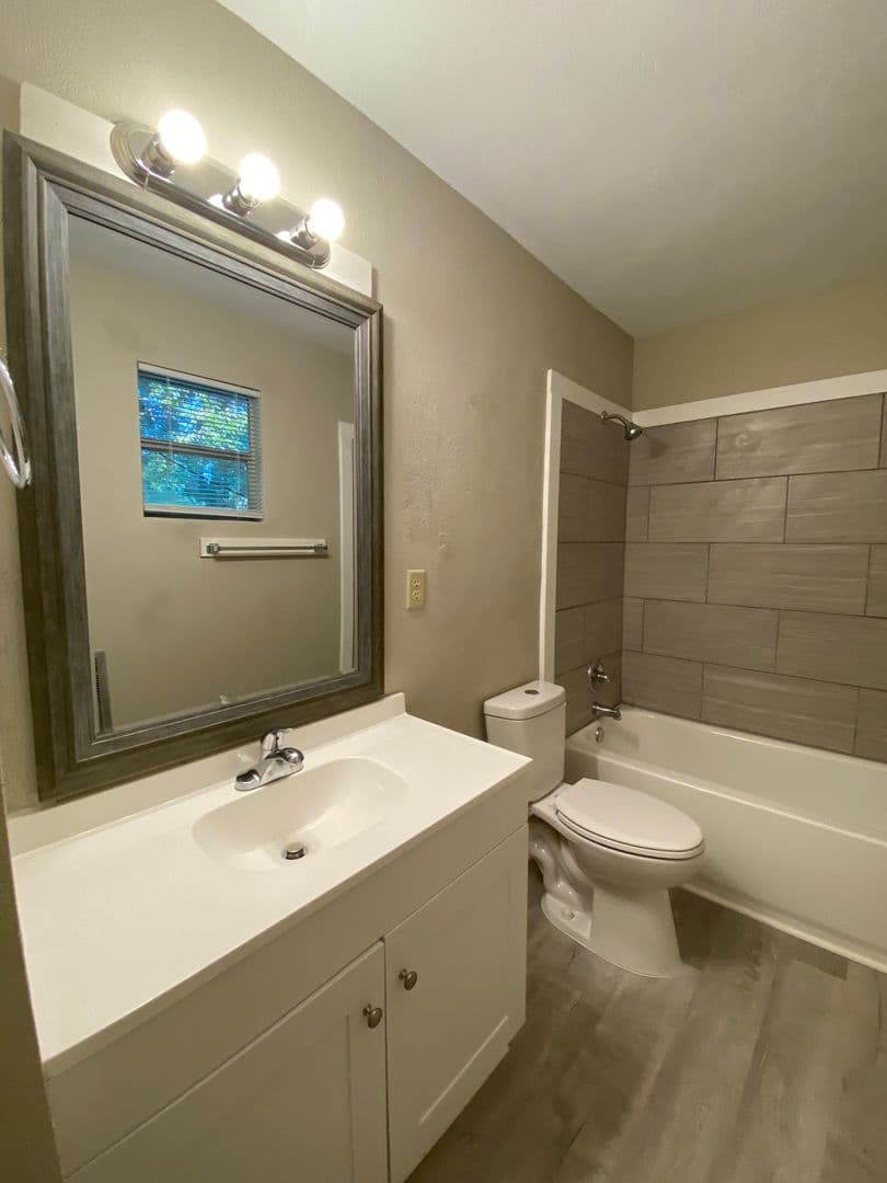 Athens Apartment: 2342 Airport Dr.