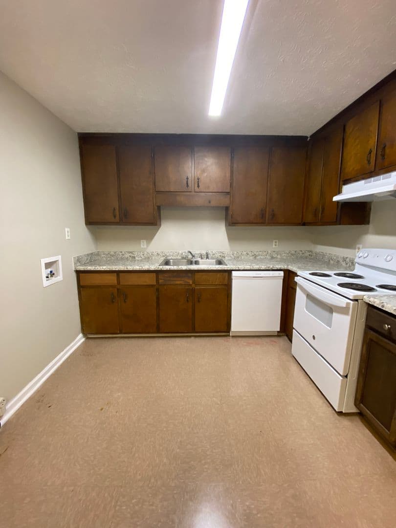 Athens Apartment: 111 Loblolly Dr