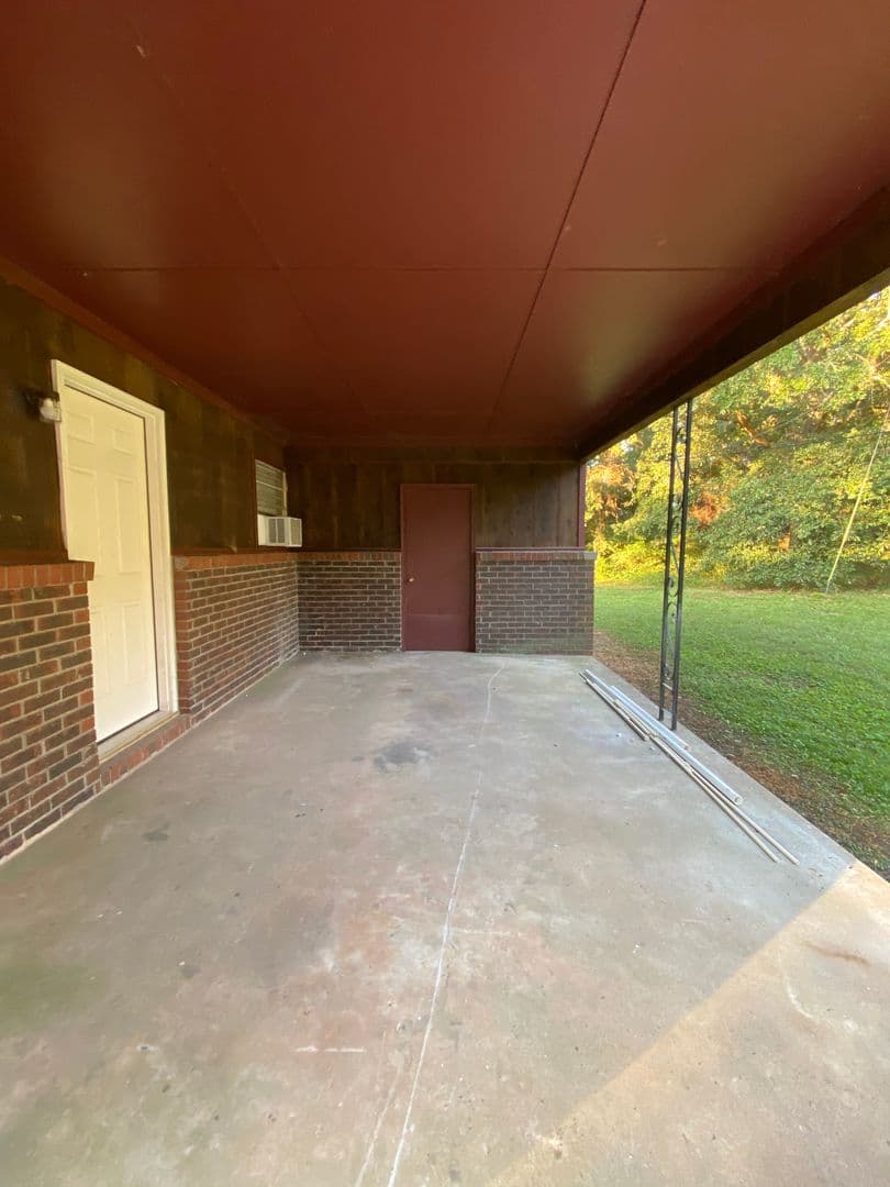 Athens Apartment: 2342 Airport Dr.