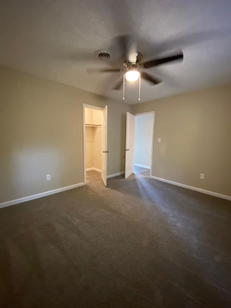 Athens Apartment: 105 Howell Way