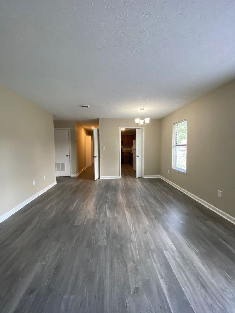 Athens Apartment: 105 Howell Way