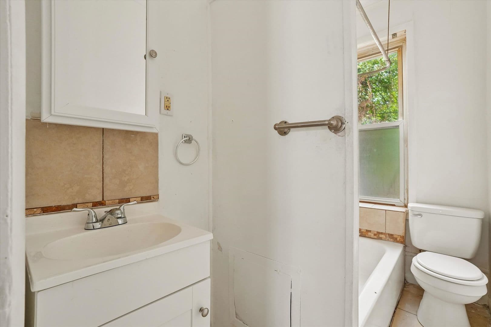 Philadelphia Apartment: 227 N Simpson St