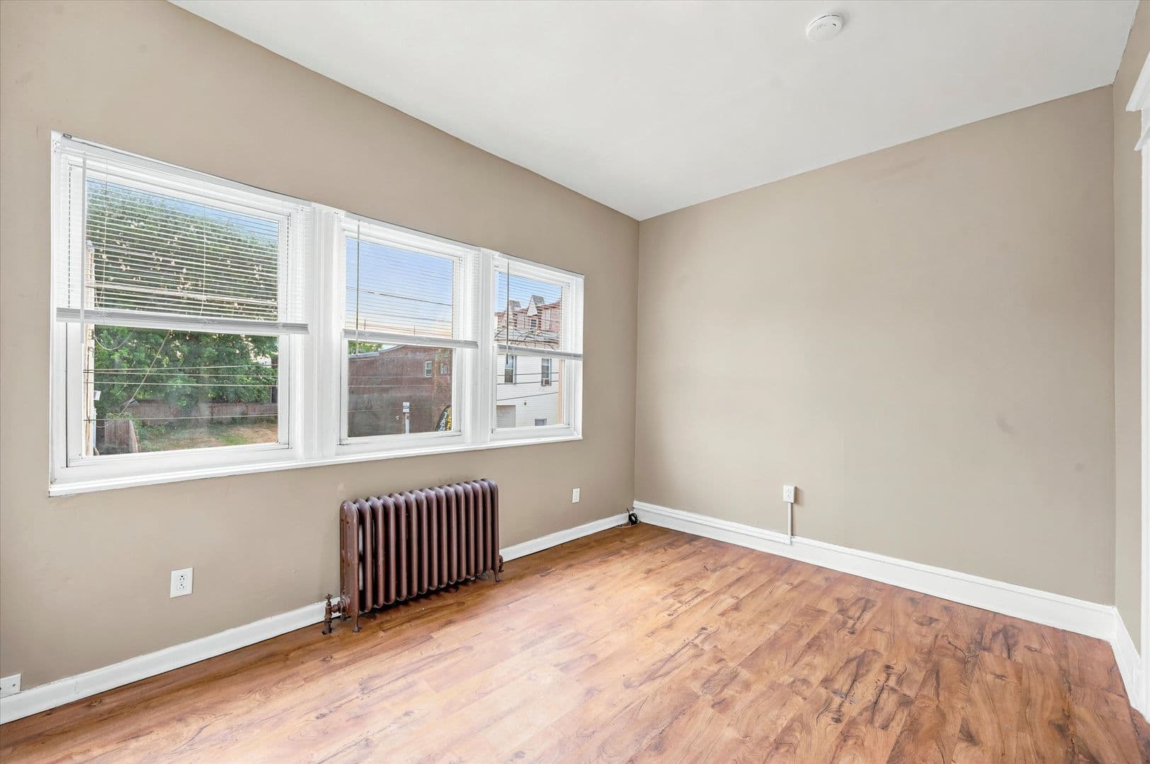 Philadelphia Apartment: 2106 Orthodox St