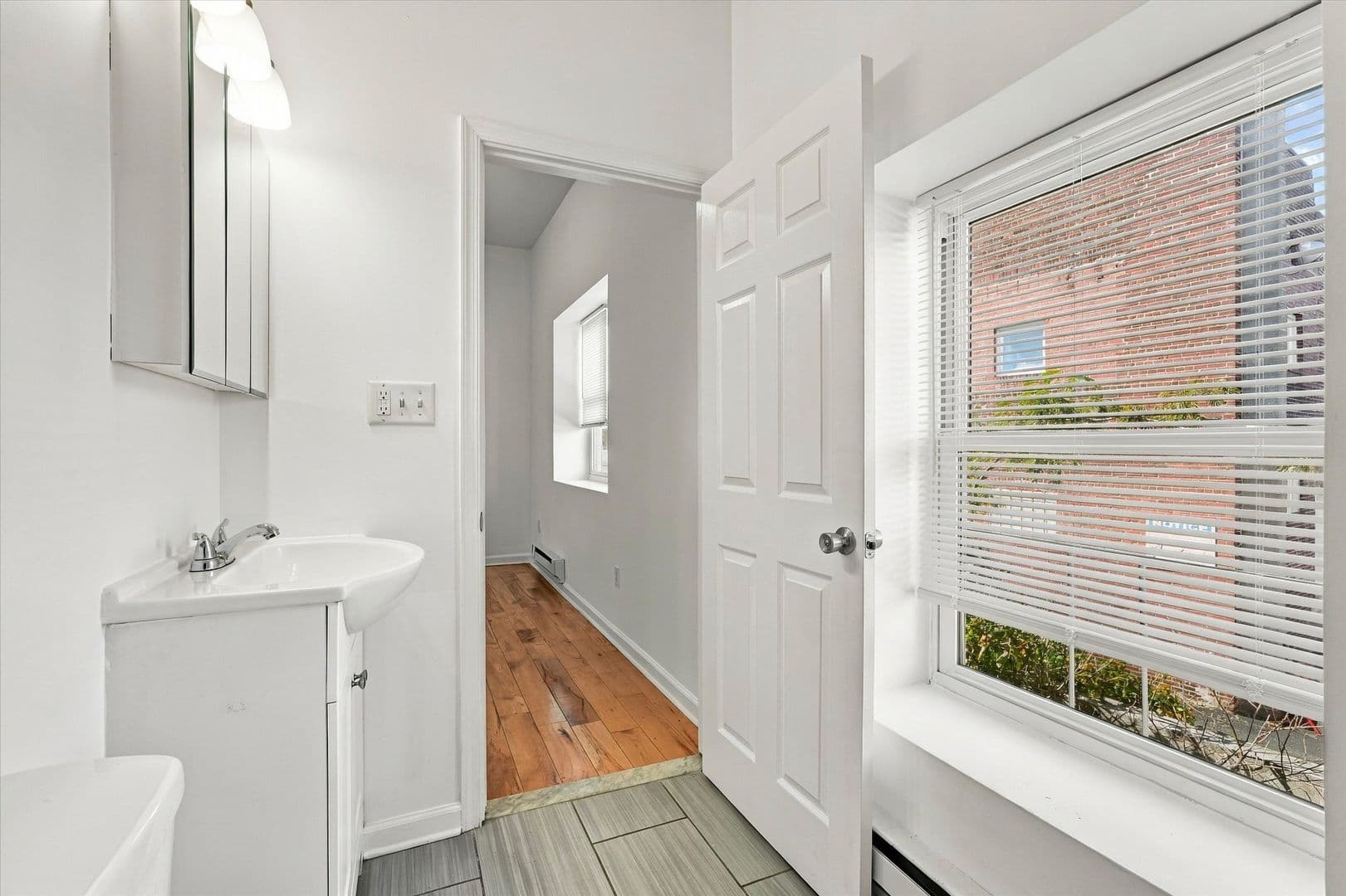Philadelphia Apartment: 2114 Orthodox St