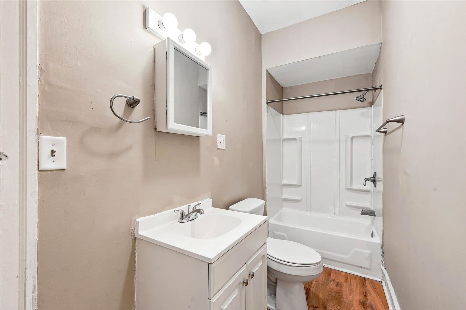 Philadelphia Apartment: 2106 Orthodox St