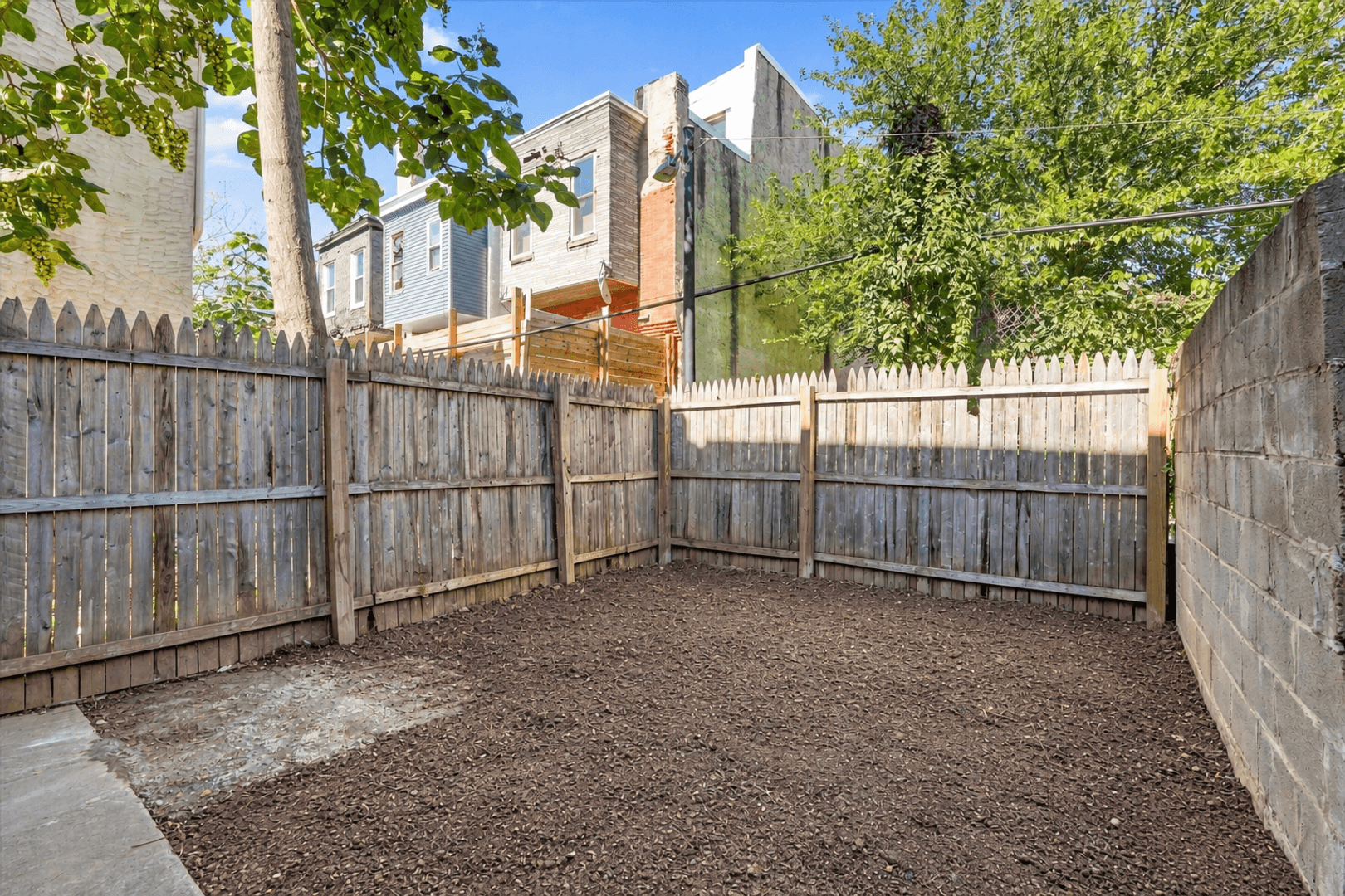 Philadelphia House: 1519 W Oakdale St