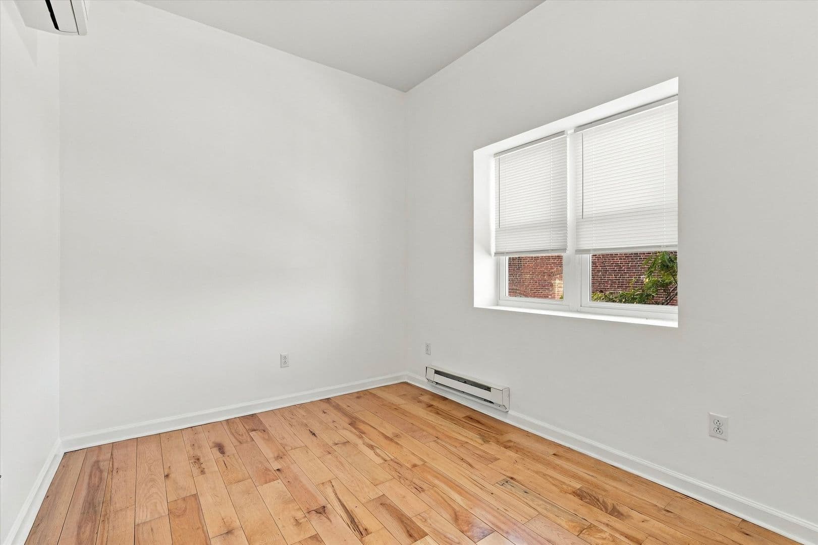 Philadelphia Apartment: 2114 Orthodox St