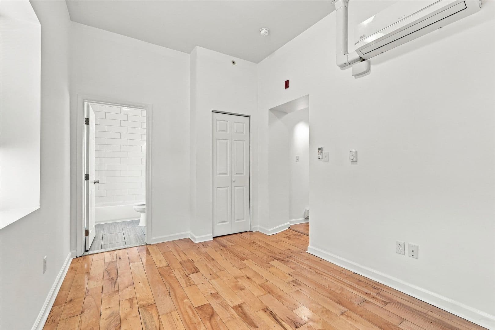 Philadelphia Apartment: 2114 Orthodox St