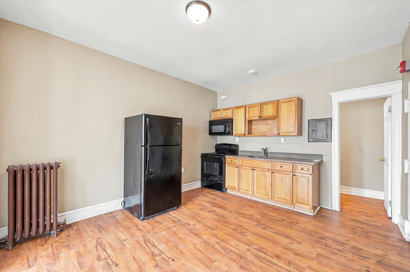 Philadelphia Apartment: 2106 Orthodox St