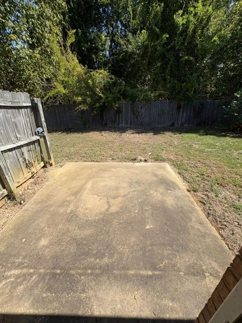 Starkville House: 211 John Wesley Dr