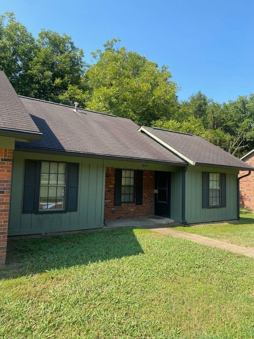Starkville Apartment: Garrard Rd West