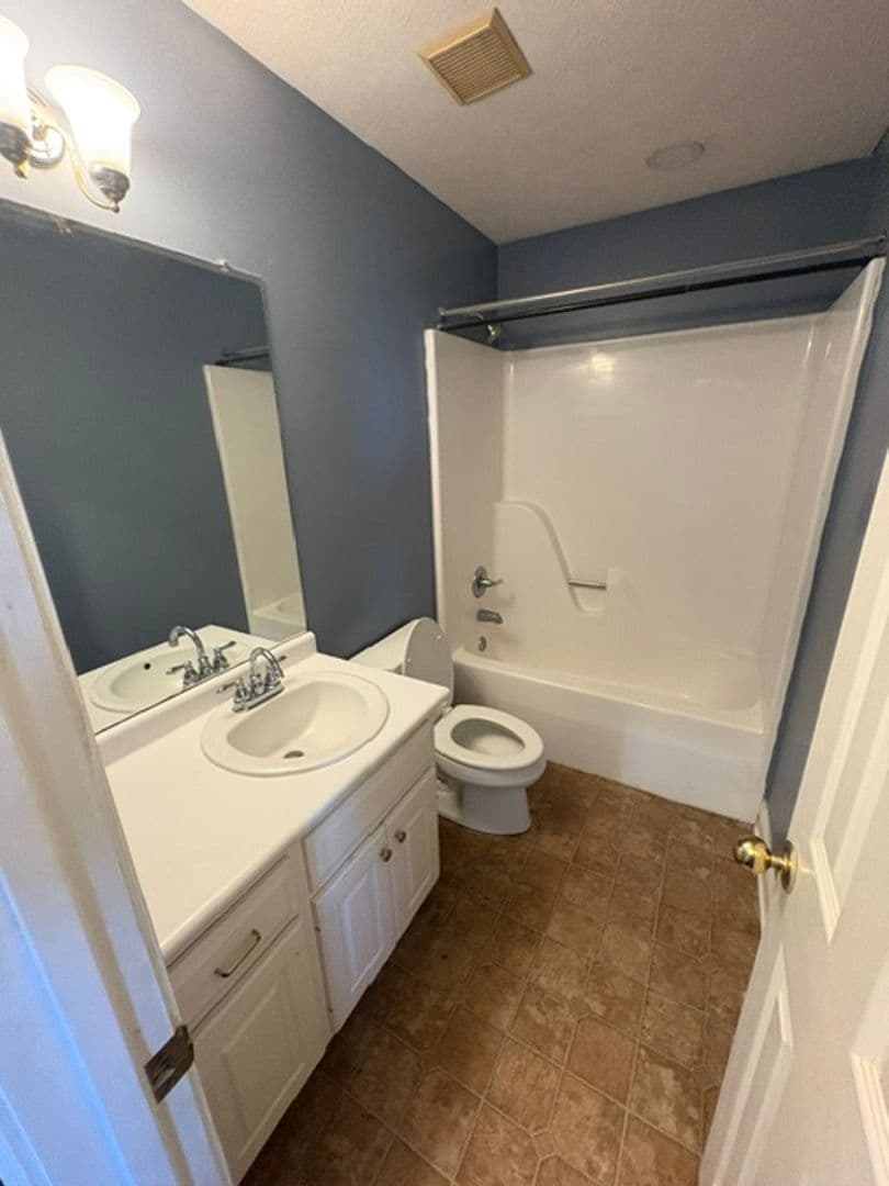 Starkville House: 211 John Wesley Dr