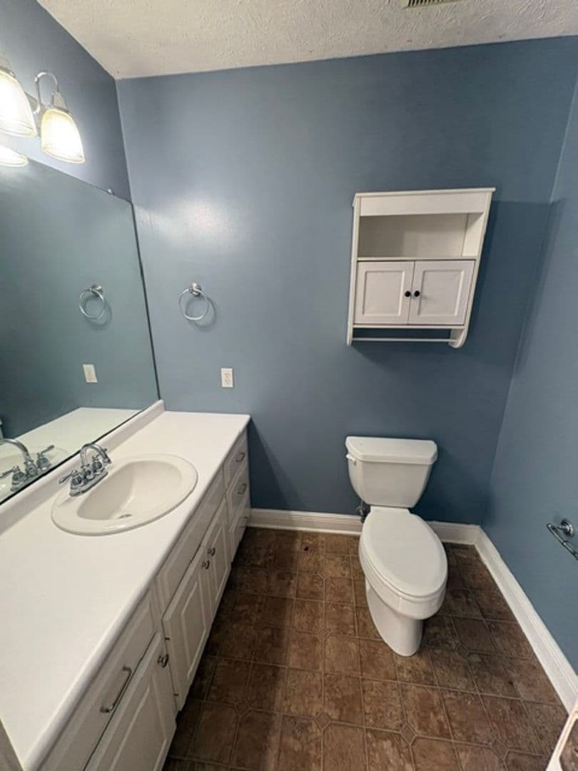Starkville House: 211 John Wesley Dr